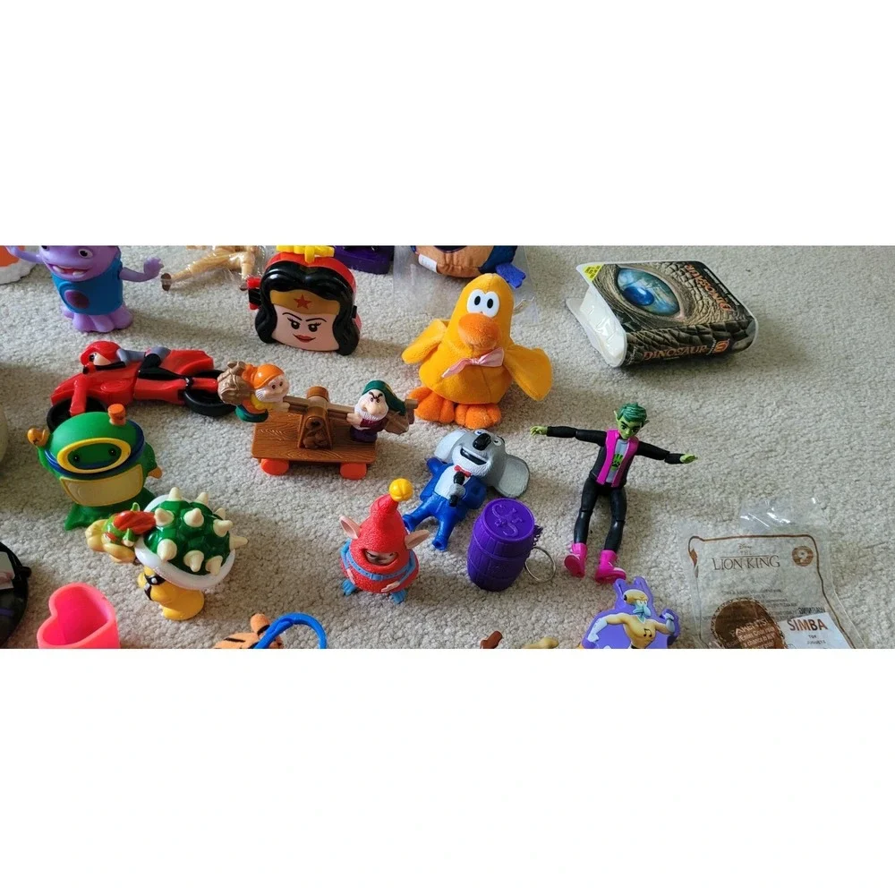 Huge Lot (92) of Vintage Mostly McDonalds Toys! Disney, & More‎